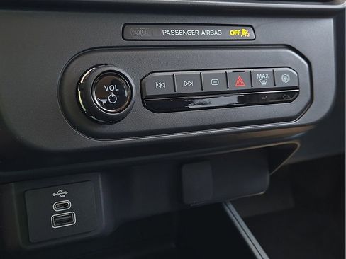 New 2026 Ford Maverick XL AWD/4WD image 14