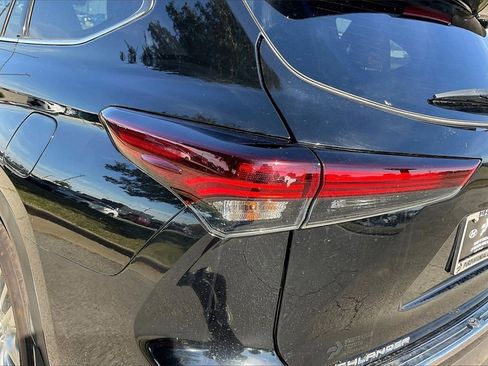 Used 2024 Toyota Highlander Platinum image 37