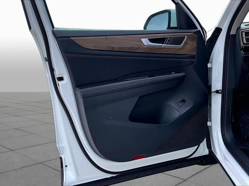 Used 2024 Volkswagen Atlas SE FWD image 19