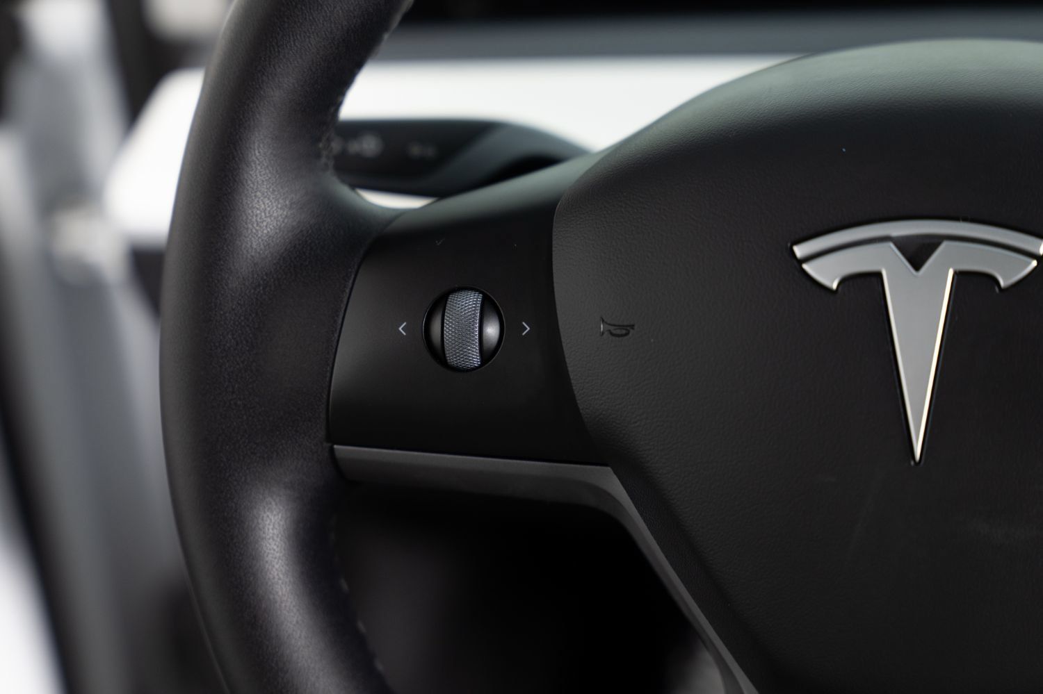 Used 2021 Tesla Model Y Long Range AWD/4WD image 31