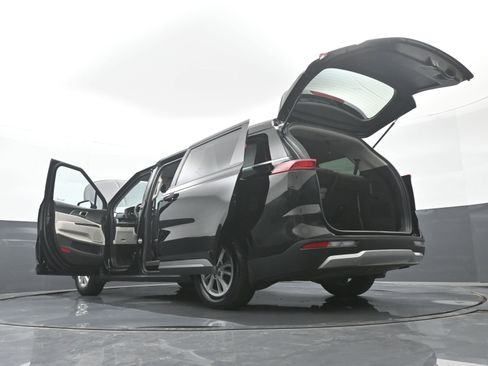 Used 2023 Kia Carnival LX FWD image 51