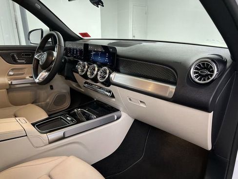 Used 2024 Mercedes-Benz GLB 250 4MATIC image 28