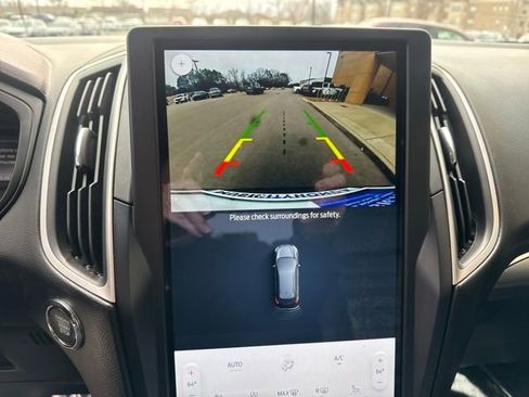 Used 2022 Ford Edge SEL w/ Sport Appearance Package image 16