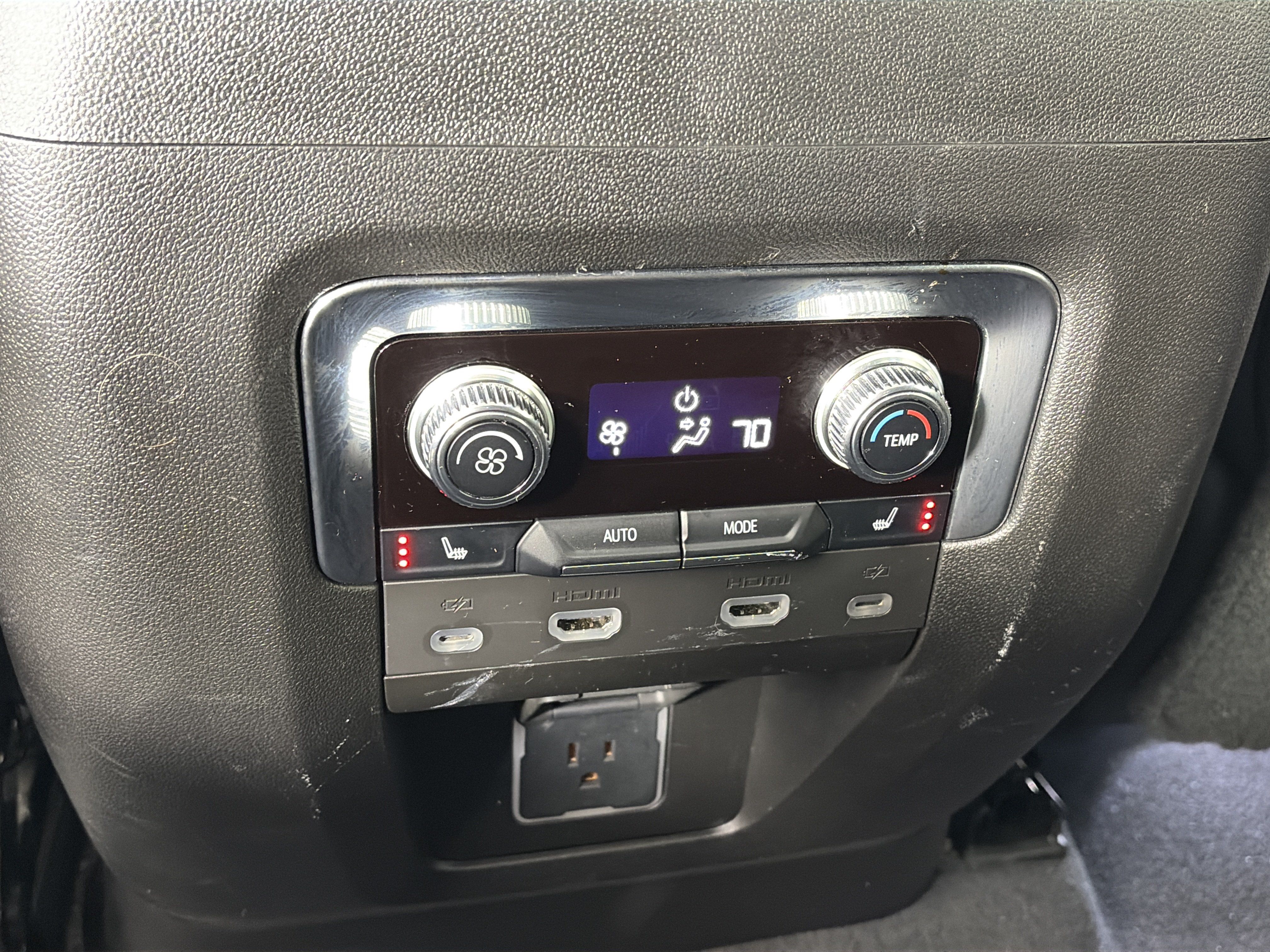 Used 2023 GMC Yukon Denali Ultimate AWD/4WD image 23