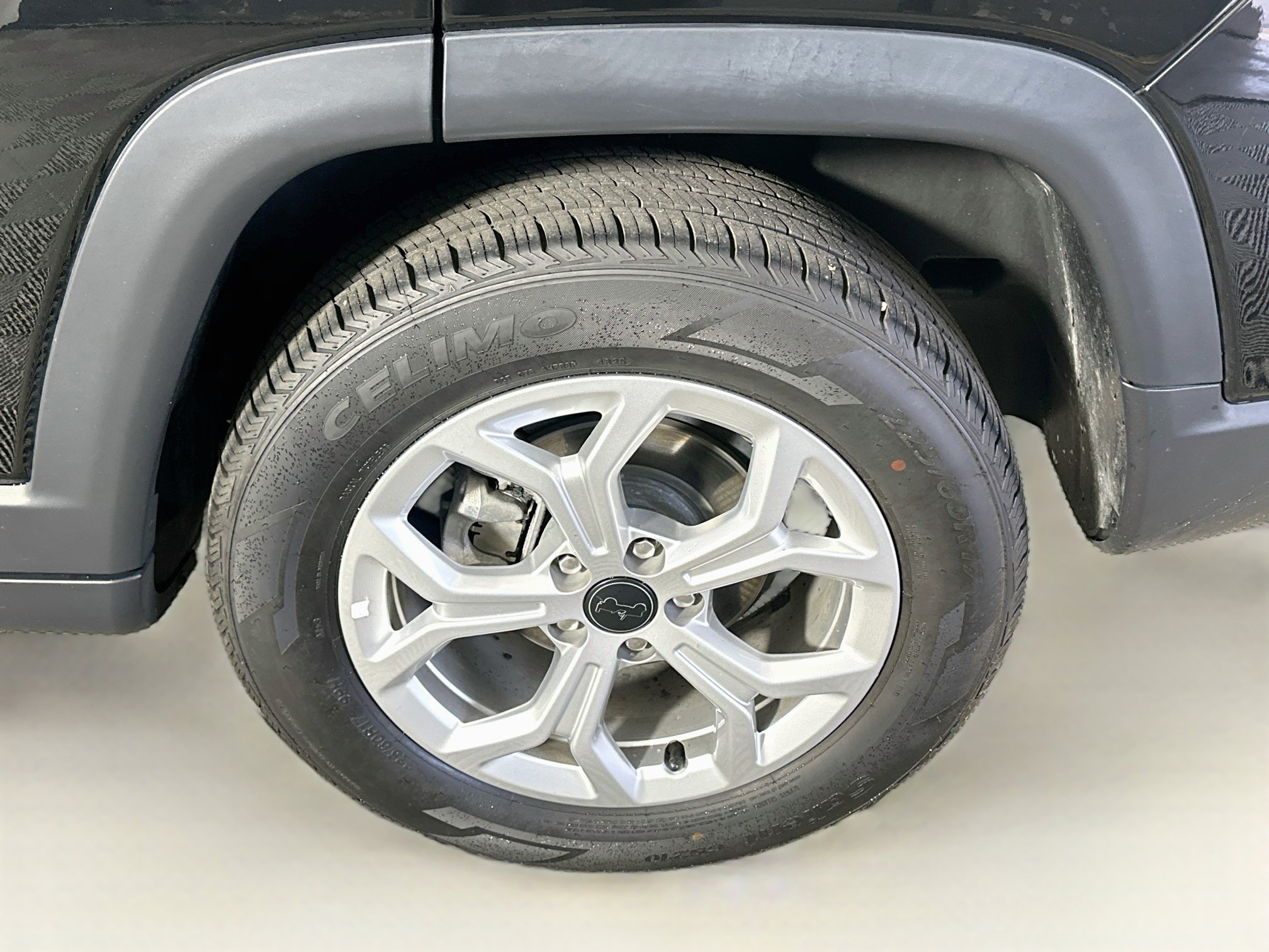 Used 2025 Jeep Compass Latitude AWD/4WD image 11