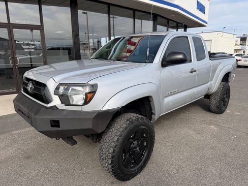 Used 2013 Toyota Tacoma 4x4 Access Cab V6 w/ SR5 Pkg image 1