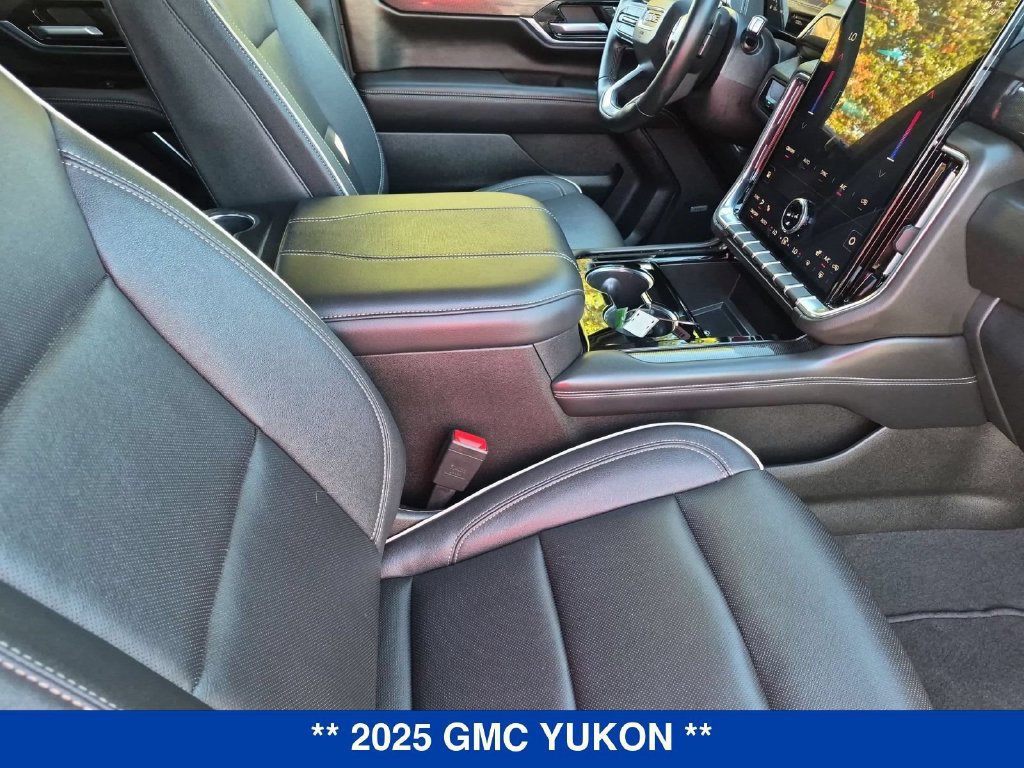 Used 2025 GMC Yukon Elevation AWD/4WD image 32