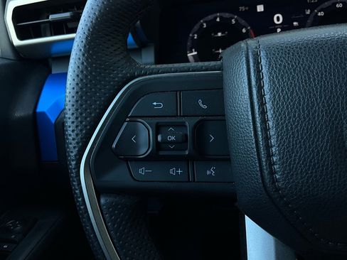 Used 2025 Toyota Tacoma TRD Off-Road image 33