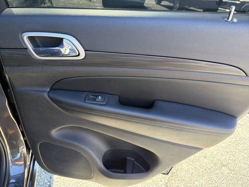 Used 2020 Jeep Grand Cherokee Altitude image 18
