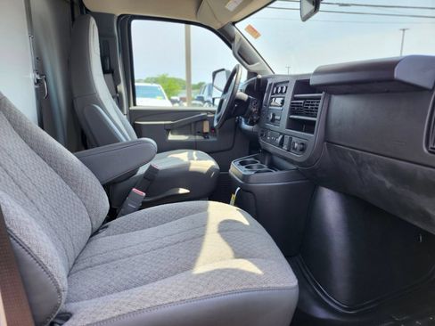 Used 2022 Chevrolet Express 3500 w/ Power Convenience Package RWD image 9