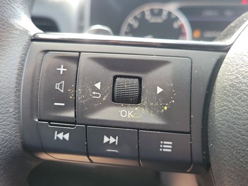 Used 2022 Nissan Rogue SV image 17