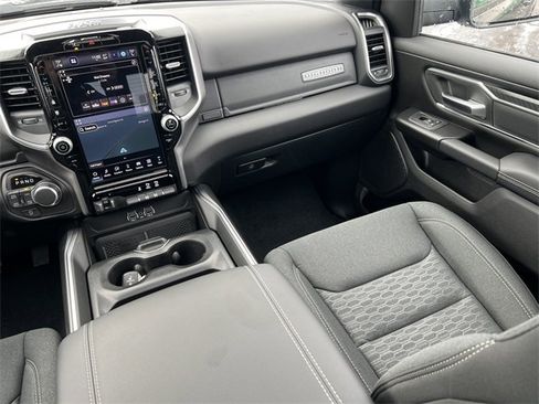 New 2026 RAM 1500 4x4 Crew Cab image 32