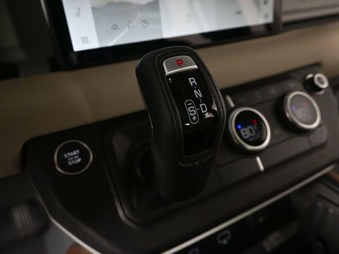 Used 2024 Land Rover Defender 110 X-Dynamic SE image 15