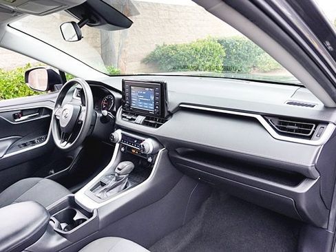 Used 2021 Toyota RAV4 XLE image 10