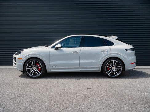 Certified 2025 Porsche Cayenne GTS AWD/4WD image 2