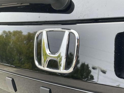 Used 2025 Honda Pilot Sport image 9