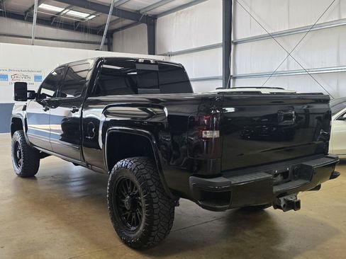Used 2018 GMC Sierra 2500 Denali w/ Duramax Plus Package AWD/4WD image 7