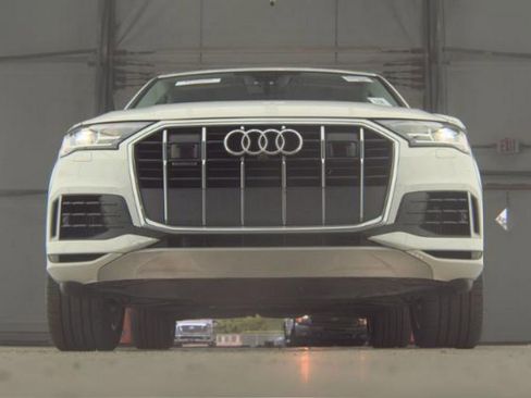 Used 2023 Audi Q7 3.0T Premium Plus AWD/4WD image 4