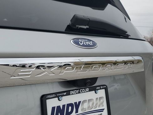 Used 2023 Ford Explorer XLT w/ Equipment Group 202A image 8