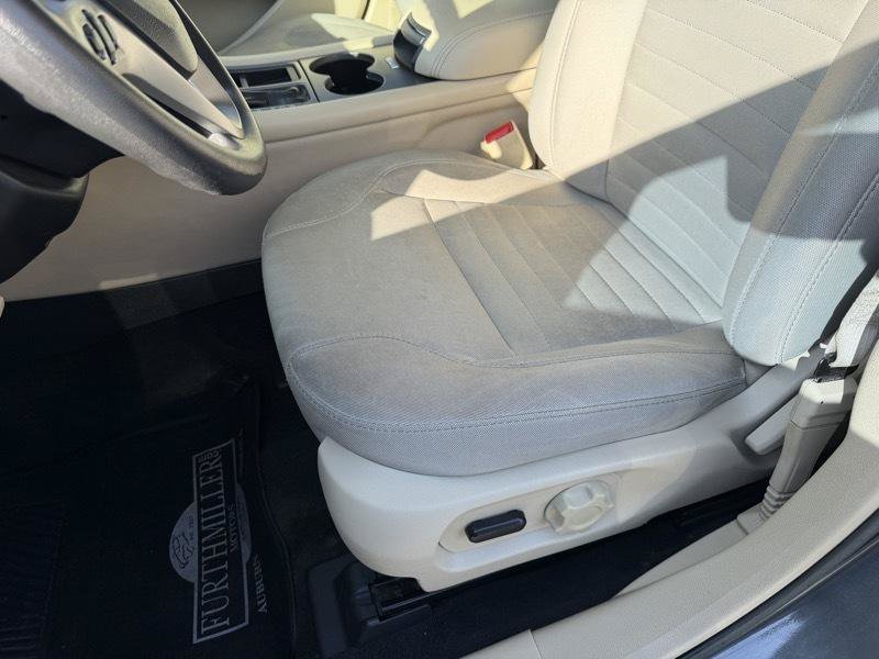 Used 2017 Ford Taurus SE FWD image 15