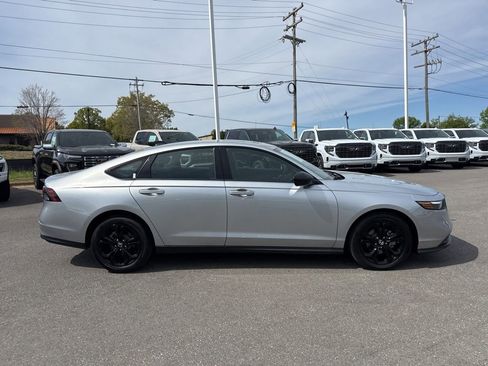 Used 2025 Honda Accord SE image 6