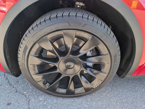 Used 2023 Tesla Model Y Long Range AWD/4WD image 24