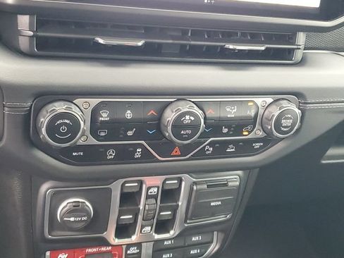 Used 2024 Jeep Wrangler Unlimited Rubicon w/ Safety Group AWD/4WD image 25