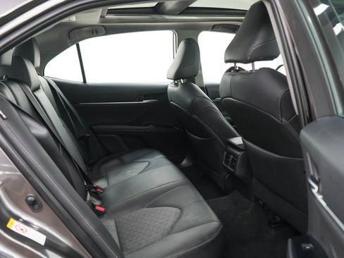 Used 2018 Toyota Camry XSE FWD image 12