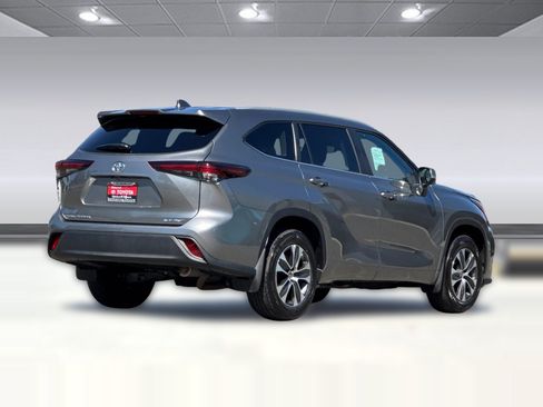 Used 2026 Toyota Highlander XLE AWD/4WD image 9