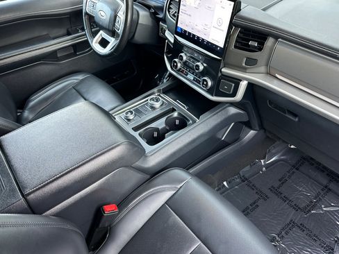 Used 2024 Ford Expedition XLT image 17
