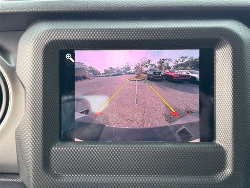 Used 2022 Jeep Gladiator Willys image 26