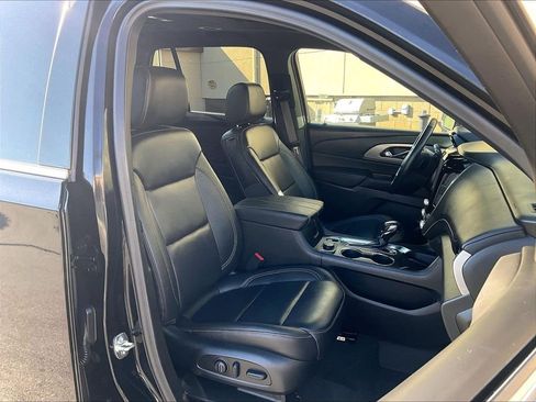 Used 2023 Chevrolet Traverse LT w/ LT Premium Package AWD/4WD image 11