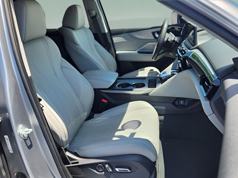 Used 2025 Acura MDX FWD w/ Technology Package image 16