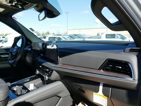 New 2026 Chevrolet Suburban Premier image 11