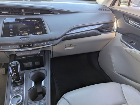 Used 2023 Cadillac XT4 Premium Luxury image 21