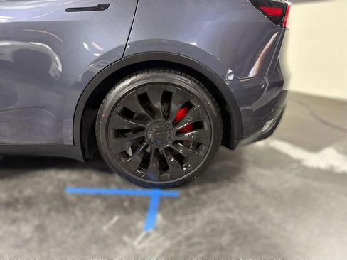 Used 2022 Tesla Model Y Performance AWD/4WD image 19
