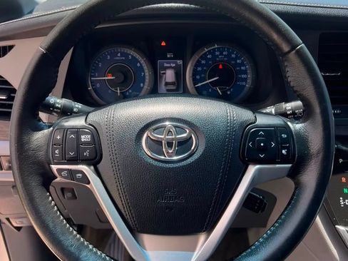 Used 2015 Toyota Sienna XLE w/ XLE Navigation Package FWD image 26