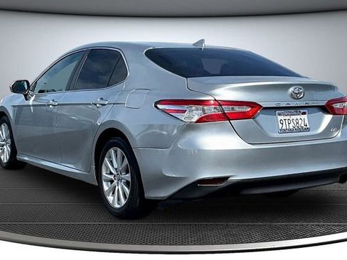 Used 2019 Toyota Camry LE image 4