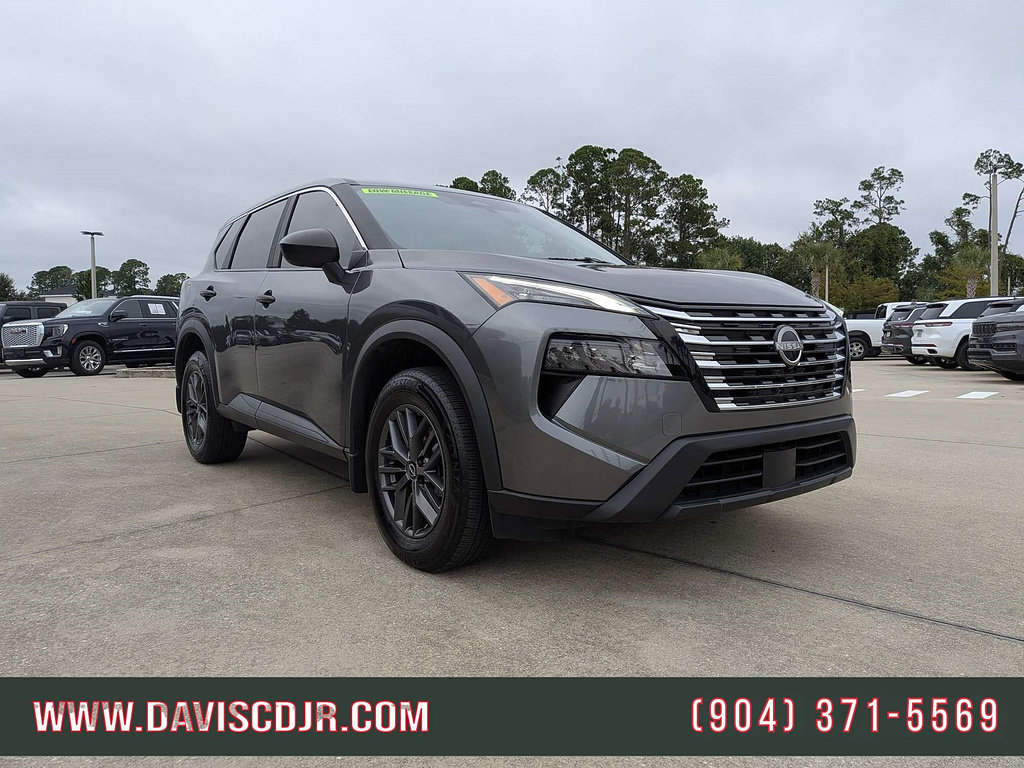Used 2025 Nissan Rogue S FWD image 2