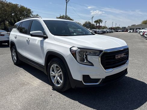 Used 2024 GMC Terrain SLE w/ Driver Convenience Package image 7