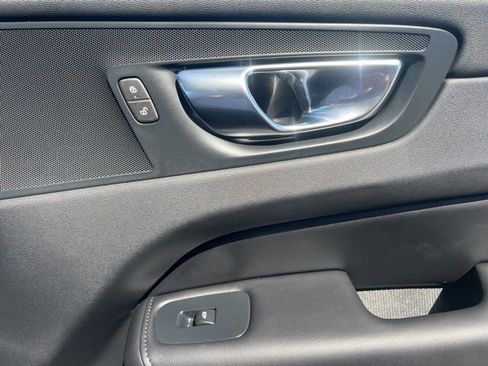 Used 2025 Volvo XC60 B5 Core image 32