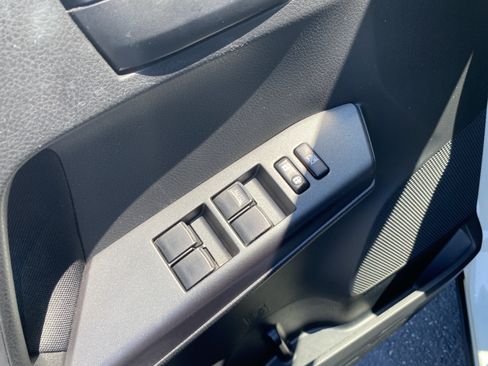 Used 2017 Toyota RAV4 LE FWD image 6