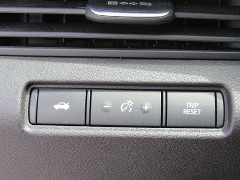 Used 2025 Nissan Altima 2.5 SV FWD image 27