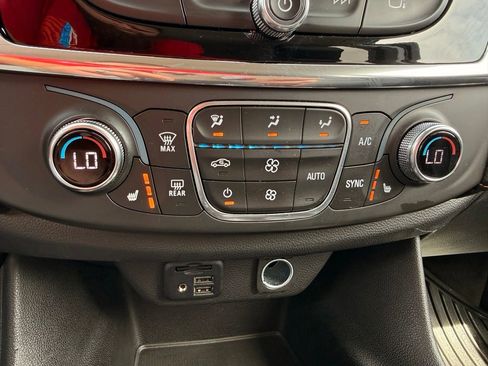Used 2020 Chevrolet Traverse RS FWD image 45