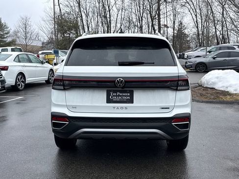 Certified 2025 Volkswagen Taos SE w/ Panoramic Sunroof Package image 5