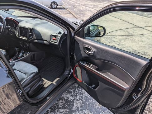 Used 2018 Jeep Compass Trailhawk w/ Leather Interior Group AWD/4WD image 13