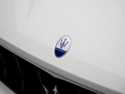 Used 2022 Maserati Levante GT AWD/4WD image 13