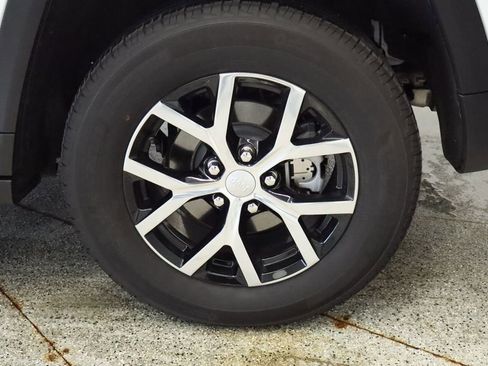 Used 2025 Jeep Grand Cherokee Limited w/ Trailer Tow Package image 15