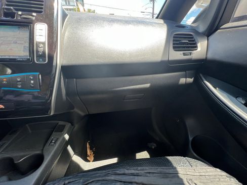 Used 2013 Nissan Leaf SL w/ Premium Pkg image 20