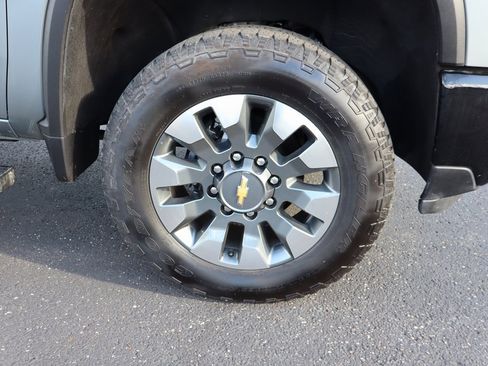 Used 2024 Chevrolet Silverado 2500 Custom w/ Custom Value Package image 32